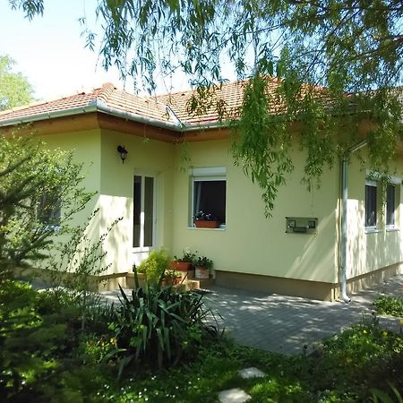 Bloomyapartment Balatonfenyves Bagian luar foto