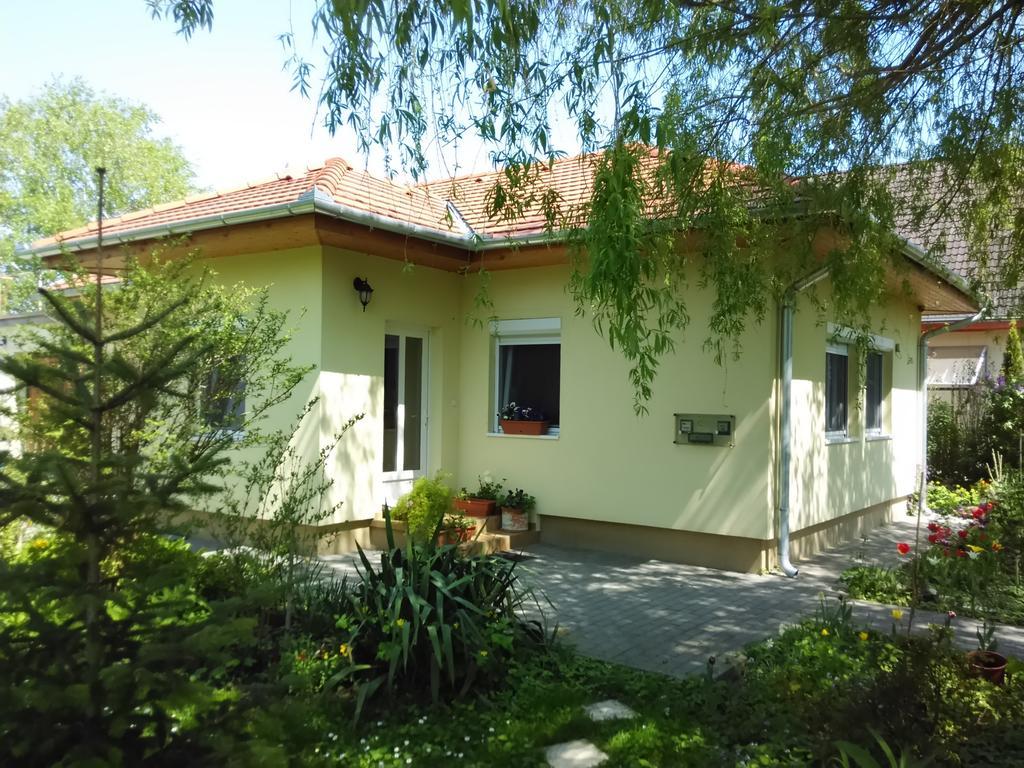 Bloomyapartment Balatonfenyves Bagian luar foto