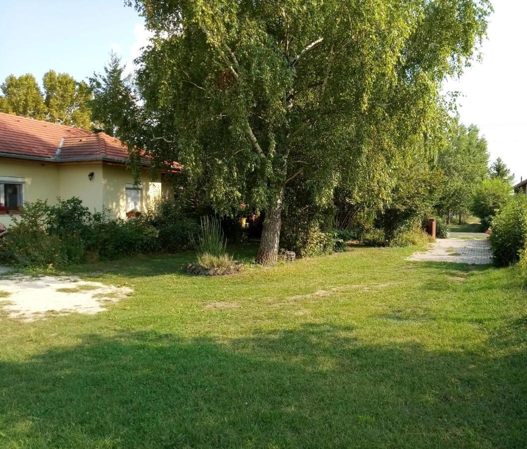 Bloomyapartment Balatonfenyves Bagian luar foto